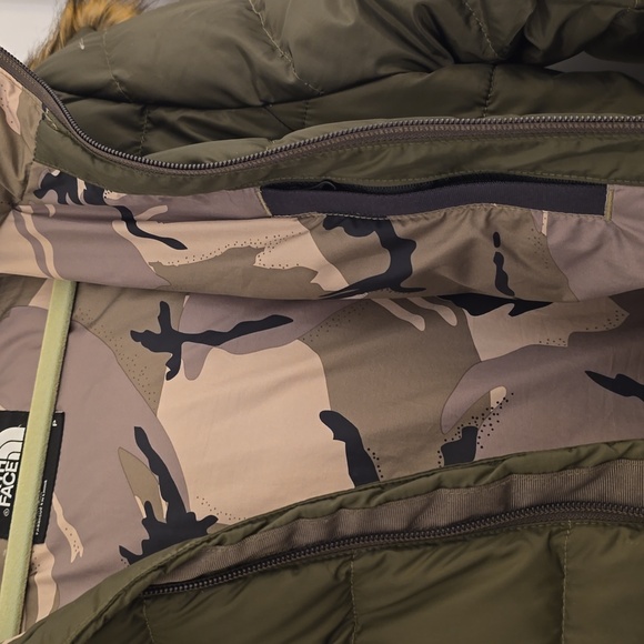 the North Face Women's Olive Puffer Jacket with Faux Fur Trim - Picture 7 of 8